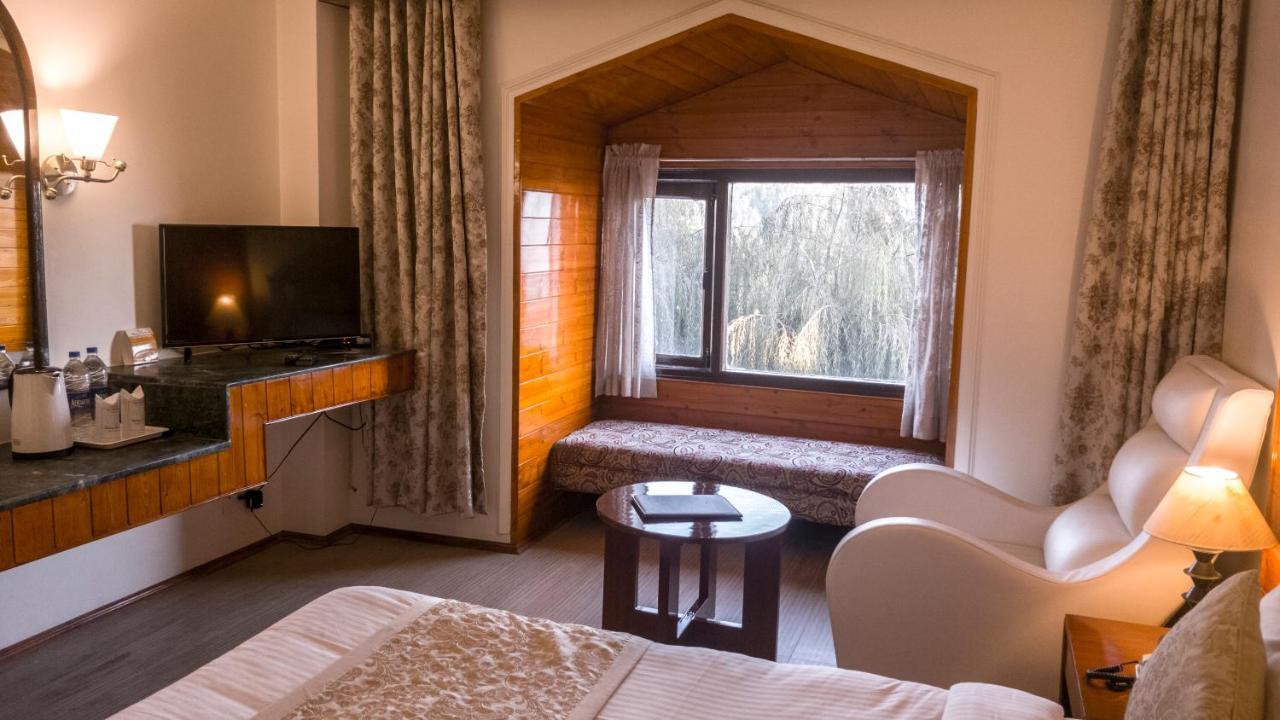 Royal Jardin Whistling Pines Resort Shimla Exterior foto