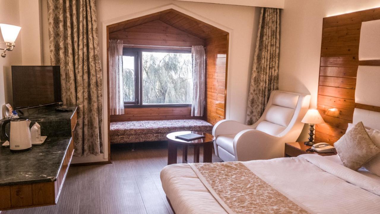 Royal Jardin Whistling Pines Resort Shimla Exterior foto